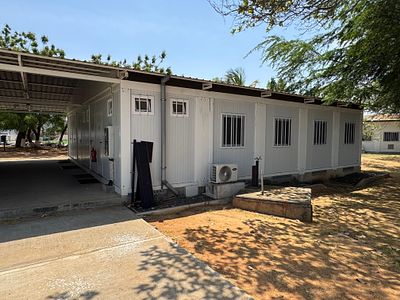 Escrit&oacute;rio Modular, 5 contentores de 40 p&eacute;s. Open space. Aprox. 150m2. Cobertura e aparelhos de 