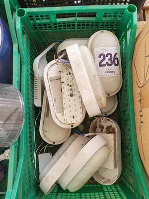 L&acirc;mpada pequena com tampa para exterior, plastico. 15 unidades