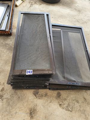 Janela com rede mosquiteira 1.36 por 55cm. 21 unidades