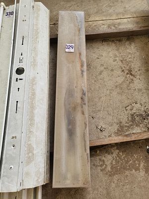 L&acirc;mpada grande com tampa, plastico. 2 unidades