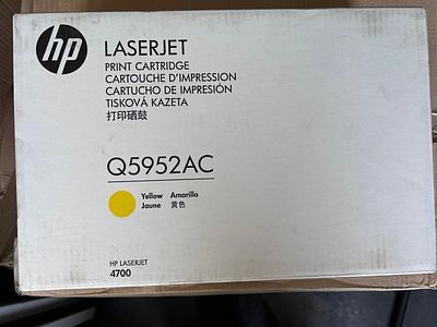 Toner Q5952AC AMARELO. Uma (1) unidade