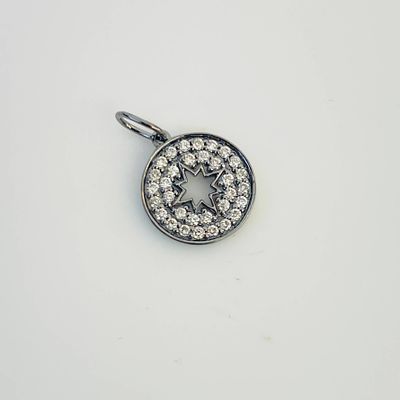 תליון עגול בפנים כוכב משובץ מסביב ב0.17 קראט צבע F ניקיון VS זהב 14K לבן מק״ט 672. תליון עגול 