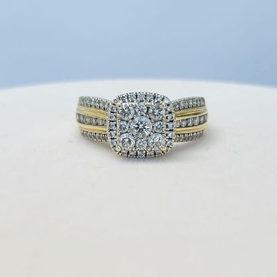 טבעת מרובעת משובצת 1.15 קראט יהלומים עגולים טבעיים צבע F ניקיון VS זהב 14K צהוב מק״ט 556. טבעת 