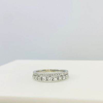 טבעת זהב לבן 14K שיבוץ 2 שורות יהלומים טבעיים 0.53 קראט צבע G נקיון VS מק"ט 66. טבעת זהב לבן 14K 