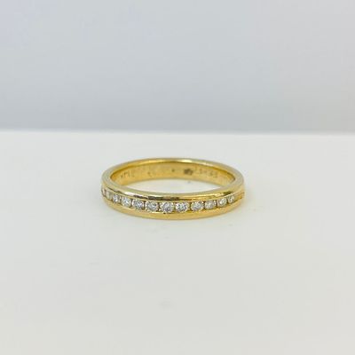 טבעת פס זהב צהוב 14K משובצת יהלומים טבעיים 0.20 צבע F נקיון VS מק"ט 465. טבעת פס זהב צהוב 14K 