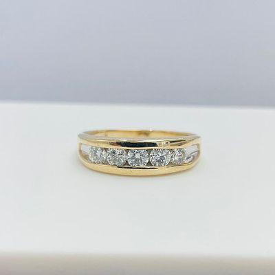 טבעת 5 יהלומים טבעיים שיבוץ תעלה 0.75 קראט צבע E-F ניקיון VS-SI זהב 14K צהוב מק"ט 152. טבעת 5 