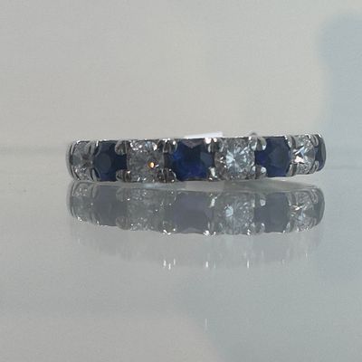 טבעת איטרניטי יהלומים ואבני ספיר כחולות טבעיות 0.4 קראט יהלומים טבעיים צבע F ניקיון VS פלטינה 