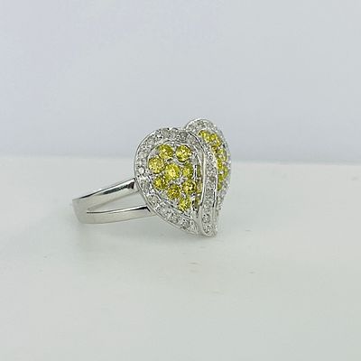 טבעת יהלומים צהובים צבועים ולבנים טבעיים 0.70 קראט זהב 14K לבן מק"ט 560. טבעת יהלומים צהובים 