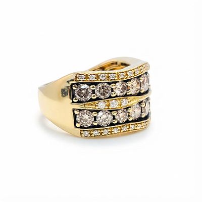 טבעת שתי שורות שיבוץ תעלה יהלומים לבנים וחומים 2.20 קראט ניקיון VVS זהב 14K לבן מק"ט 573. טבעת 