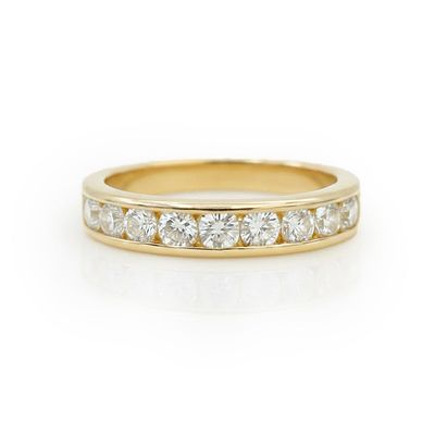 טבעת פס זהב צהוב 14K משובצת יהלומים טבעיים 1.10 קראט צבע F ניקיון VS מק"ט 415. טבעת פס זהב צהוב 