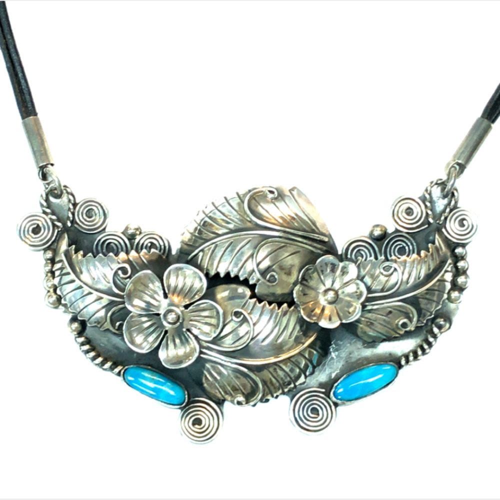 Lot 151: Gorgeous Sterling Turquoise Collar Necklace