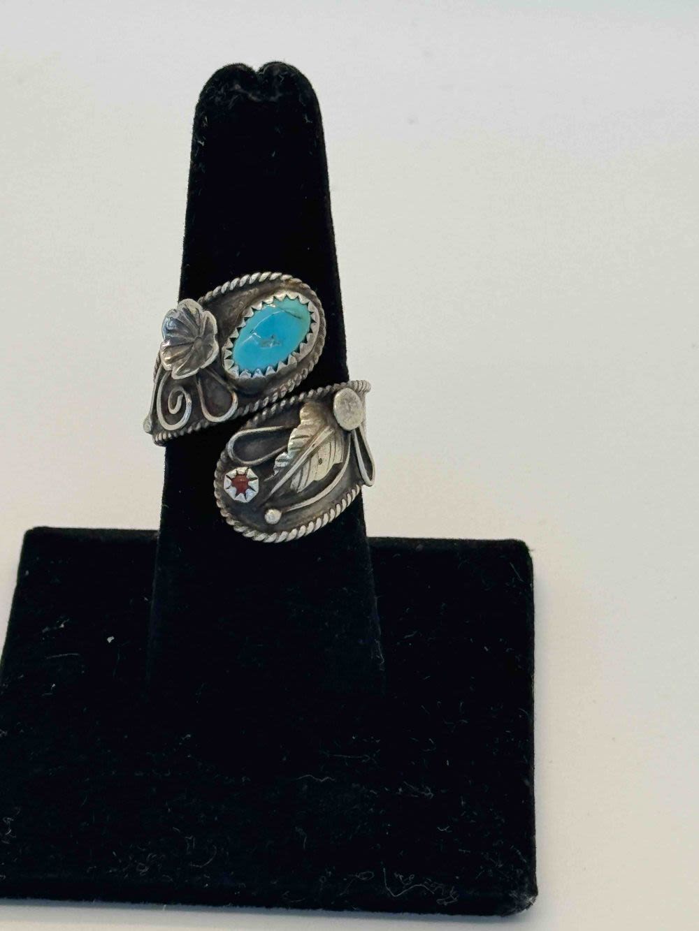 Lot 166: Vintage 1940 Kingman Turquoise & Coral Ring
