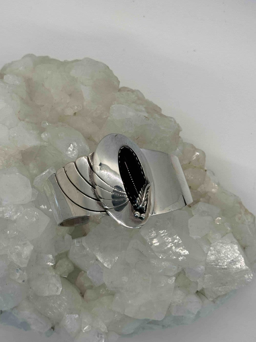 Lot 168: Navajo Black Onyx Shadowbox Cuff