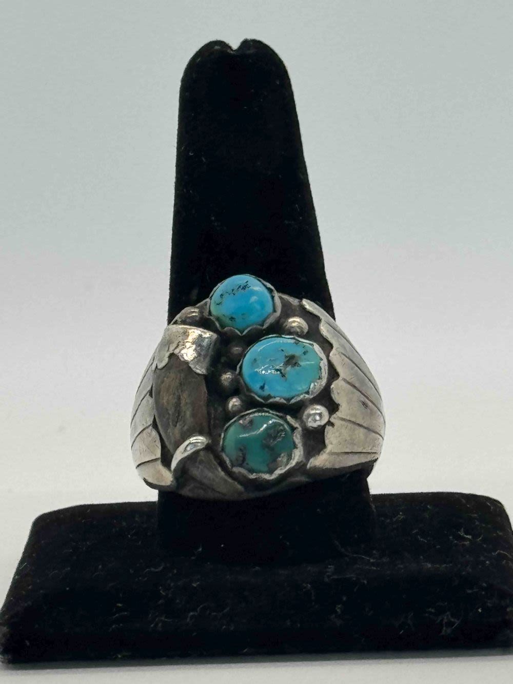 Lot 171: Vintage Navajo Men's Ring with Kingman Turquoise