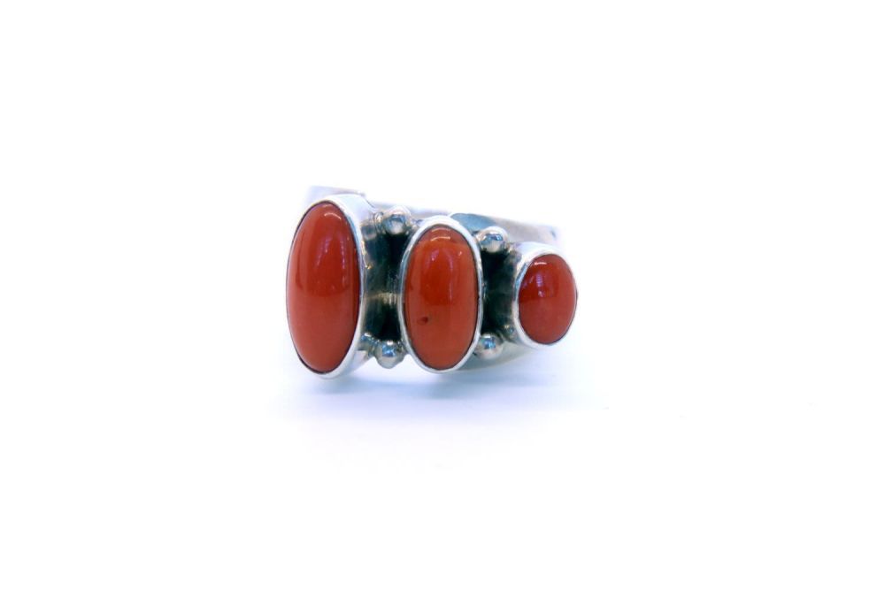 Lot 59: Juan Willie 3 Stone Mediterranean Coral Ring