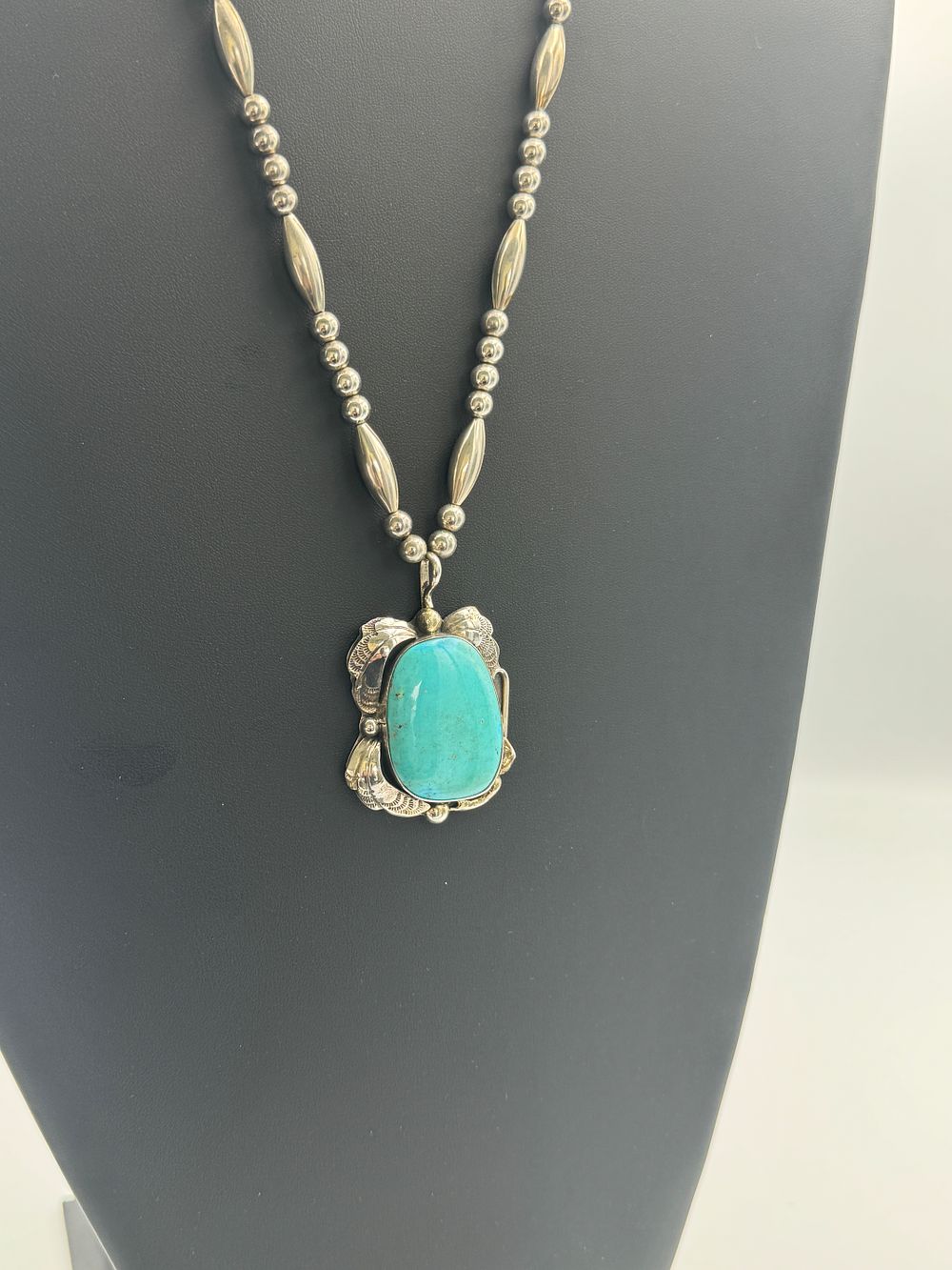 Lot 101: Vintage Kingman Turquoise Necklace