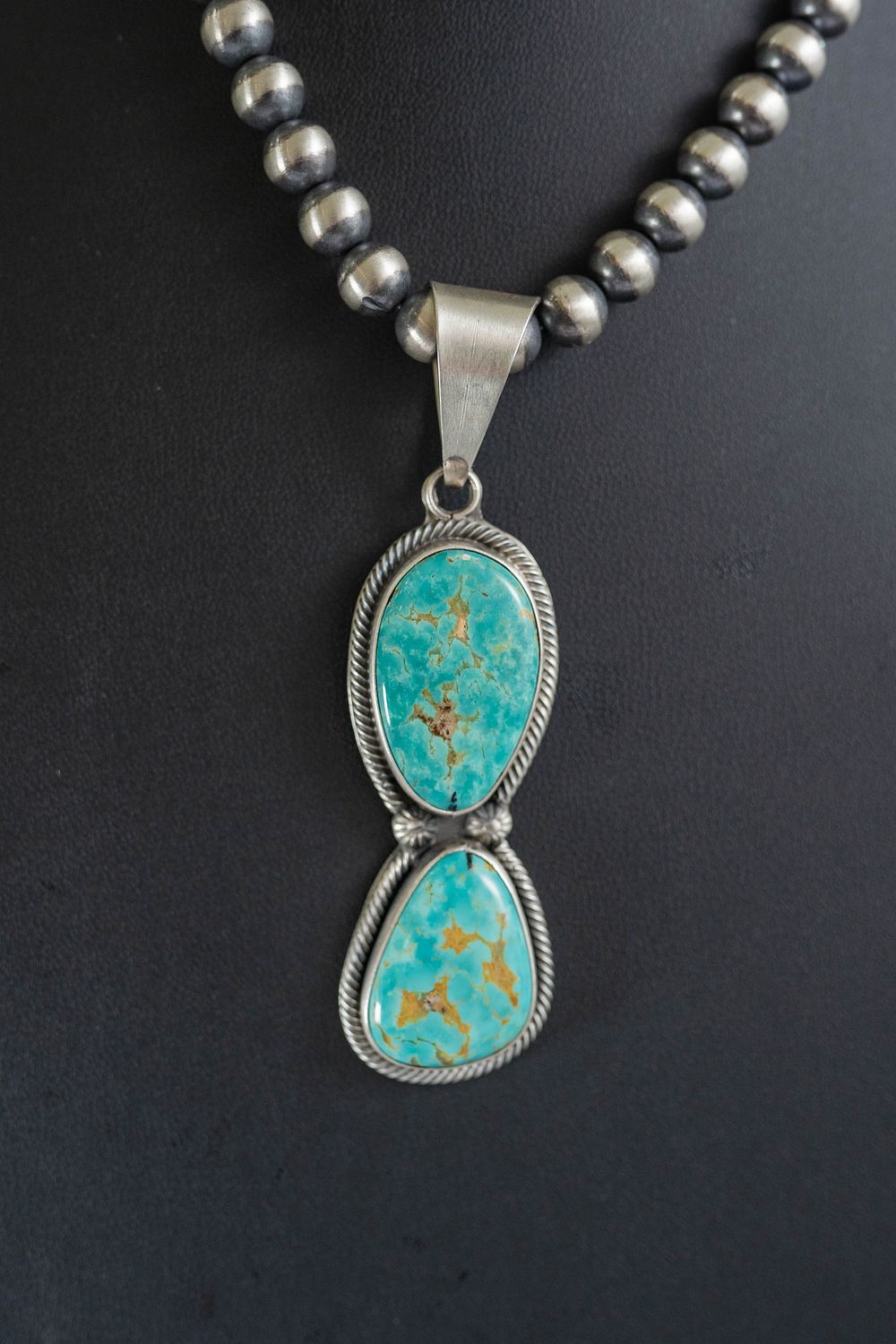 Lot 153: Attractive Tyrone Turquoise Pendant Necklace