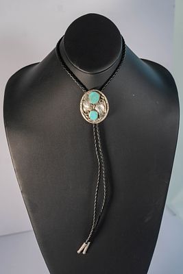 Vintage Navajo Bolo Tie With Turquoise. Native American Navajo vintage sterling silver bolo tie 