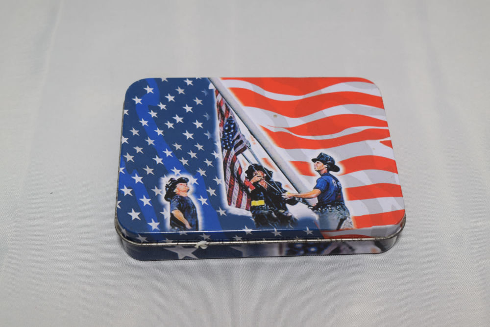 Lot 186: PATRIOTIC KNIFE AND CASE