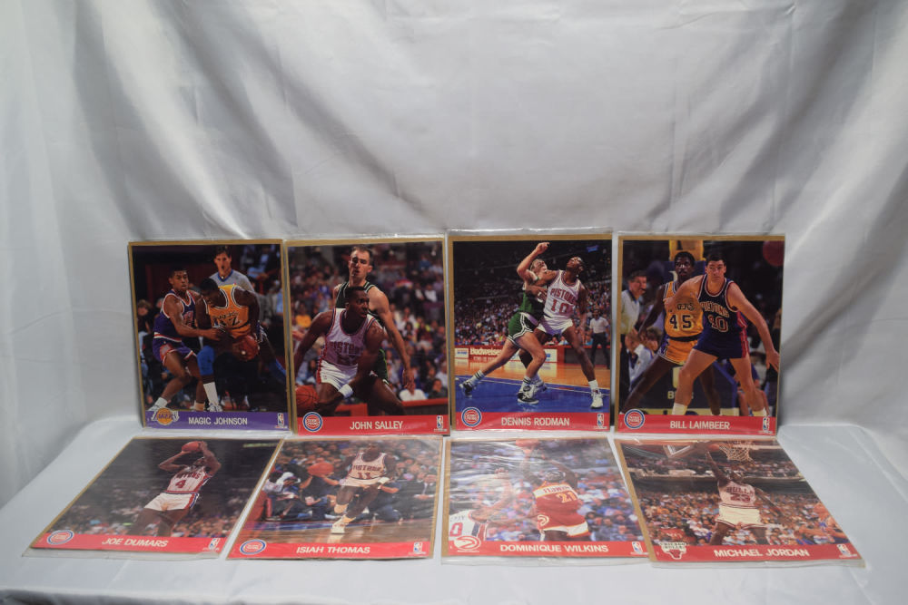 Lot 194: BASKETBALL CARDS LOT