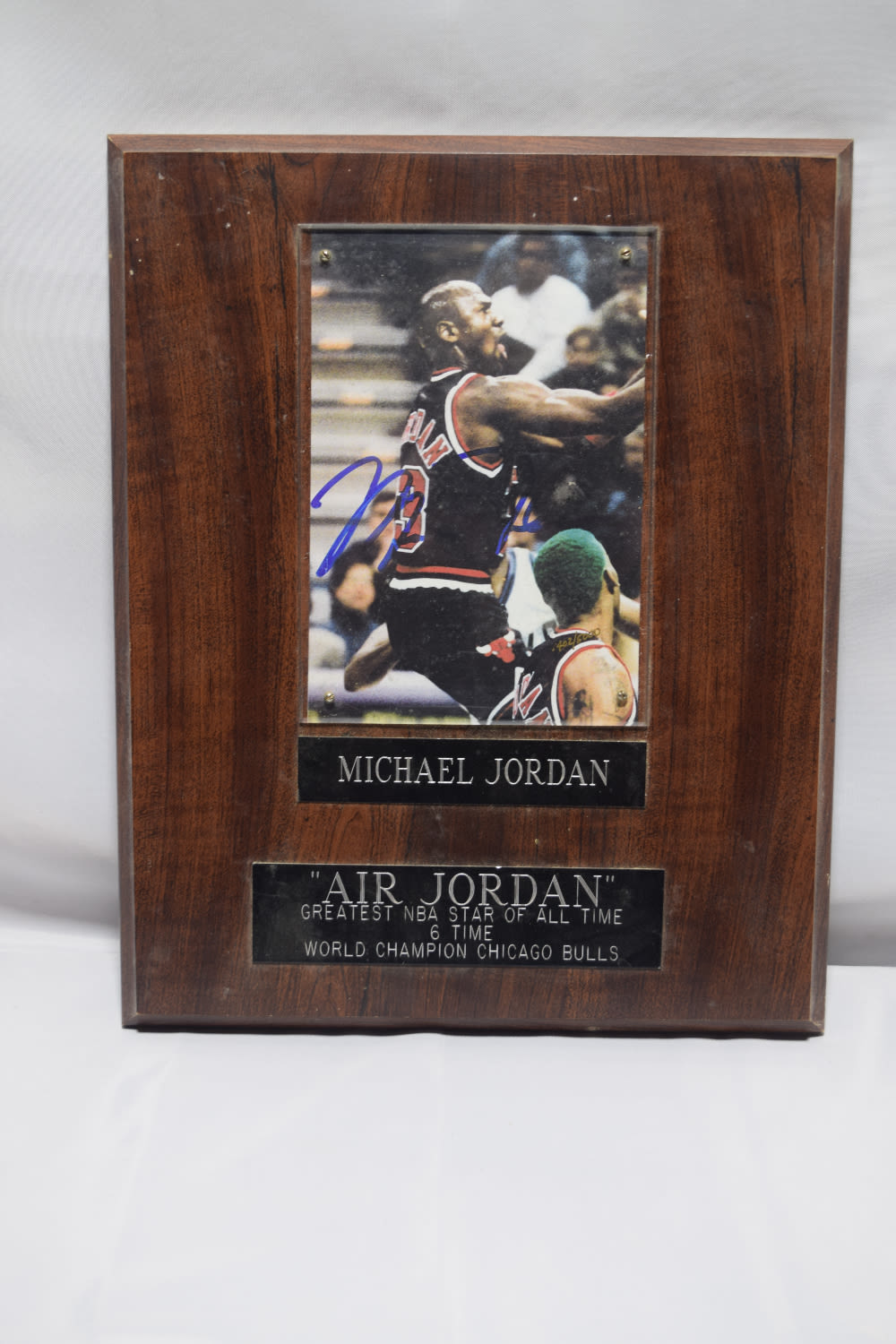 Lot 199: MICHAEL JORDON WALL PLAQUE