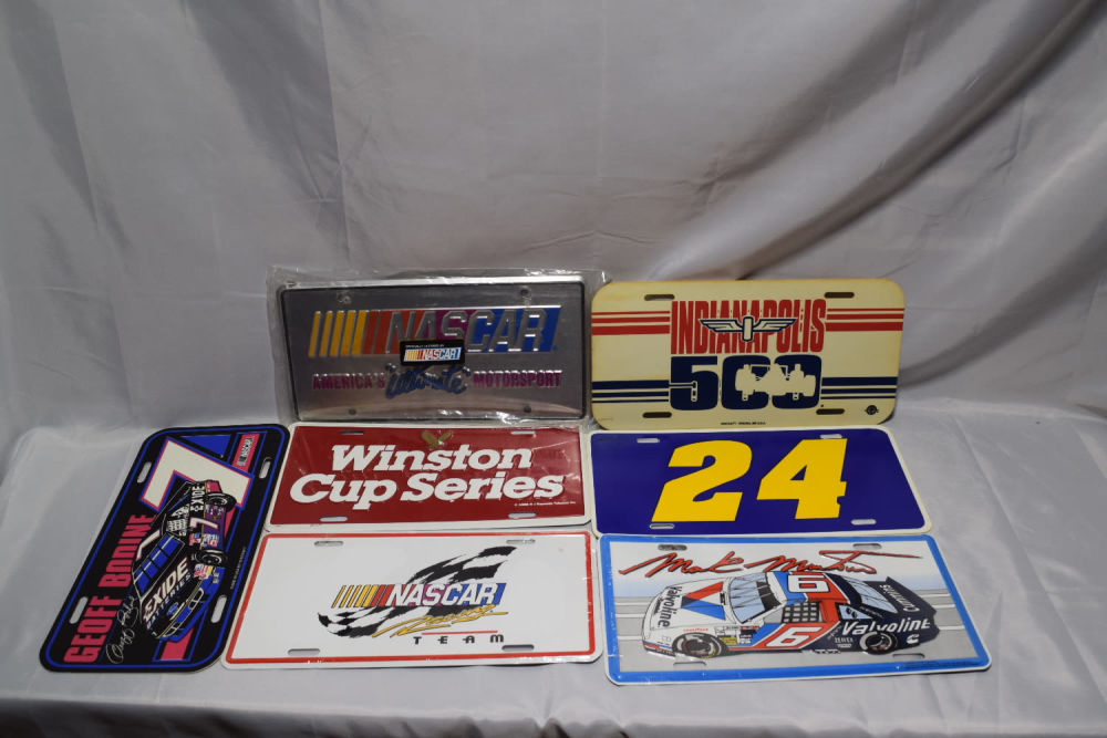 Lot 215: WINSTON CUP SERIES / 24 COLLECTORS ITEMS