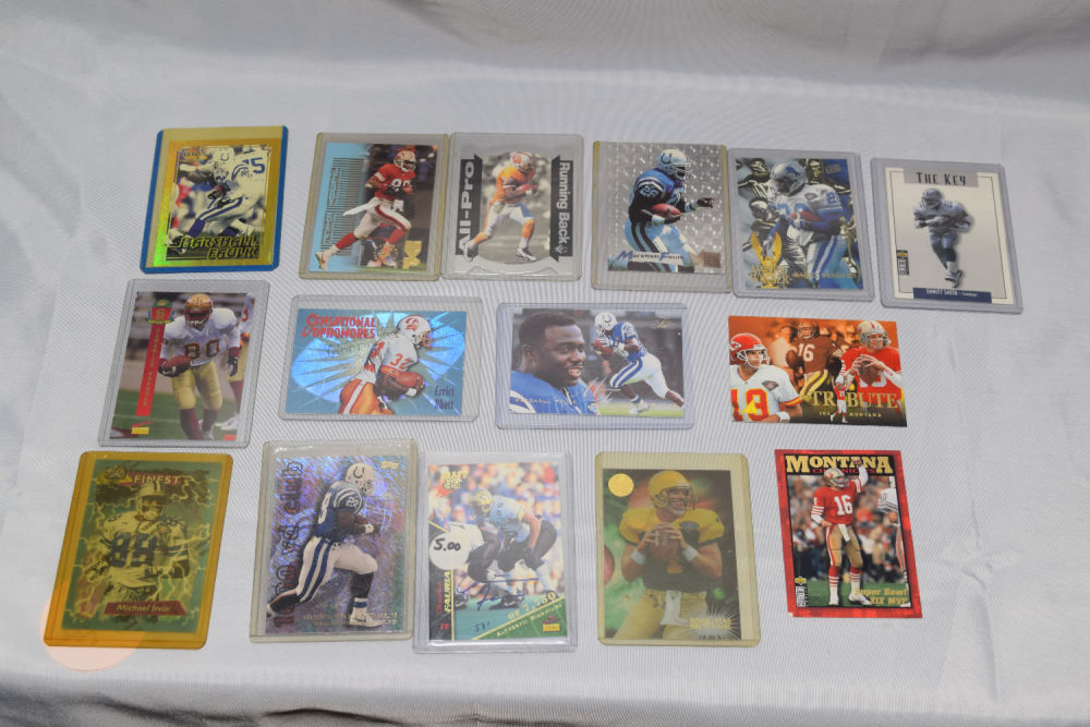 Lot 258: 1995 FOOTBALL CARDS HARD CASE