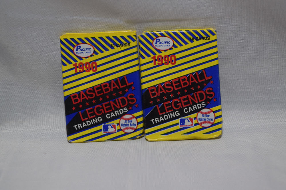 Lot 307: 1990 BASEBALL LEGENDS TRADING CARDS 2 PACK