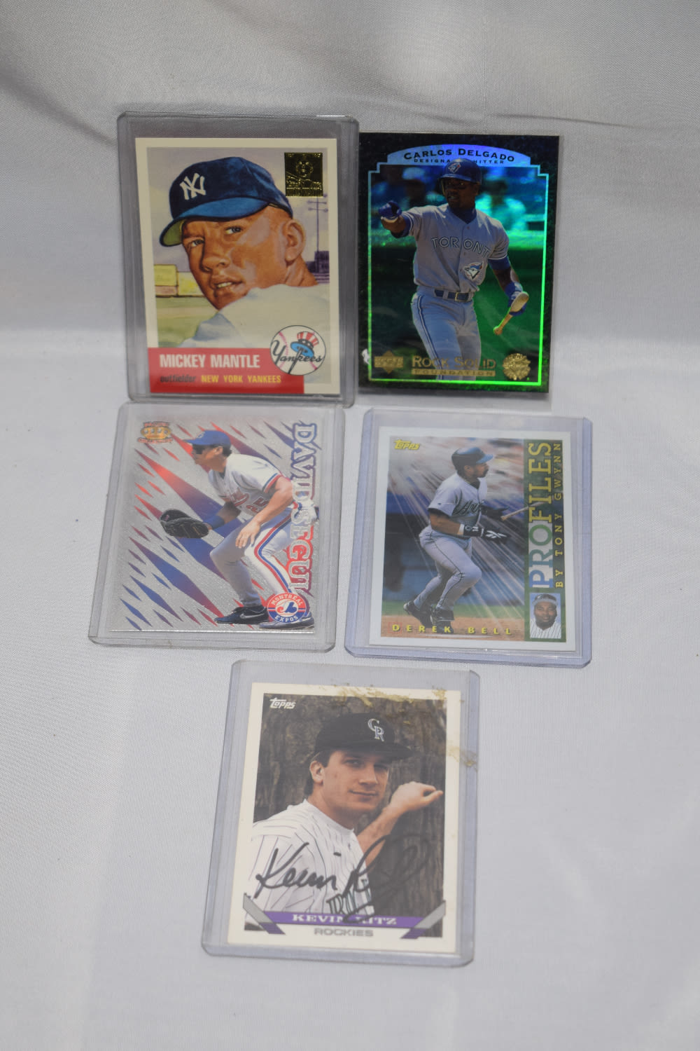 Lot 313: 5 MISC BASEBALL CARDS