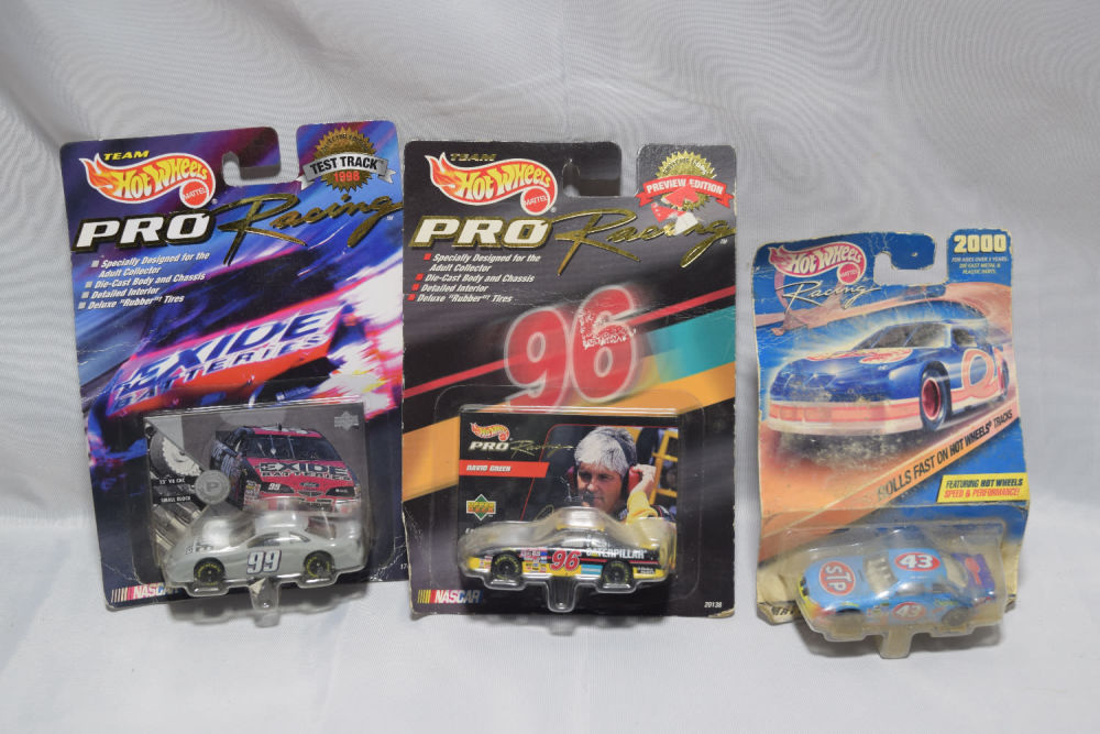 Lot 371: HOT WHEELS DIE CAST MATCHBOX CARS-3