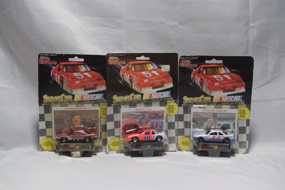 Lot 383: SET OF 3 MATCHBOX CAR,CARD,STAND