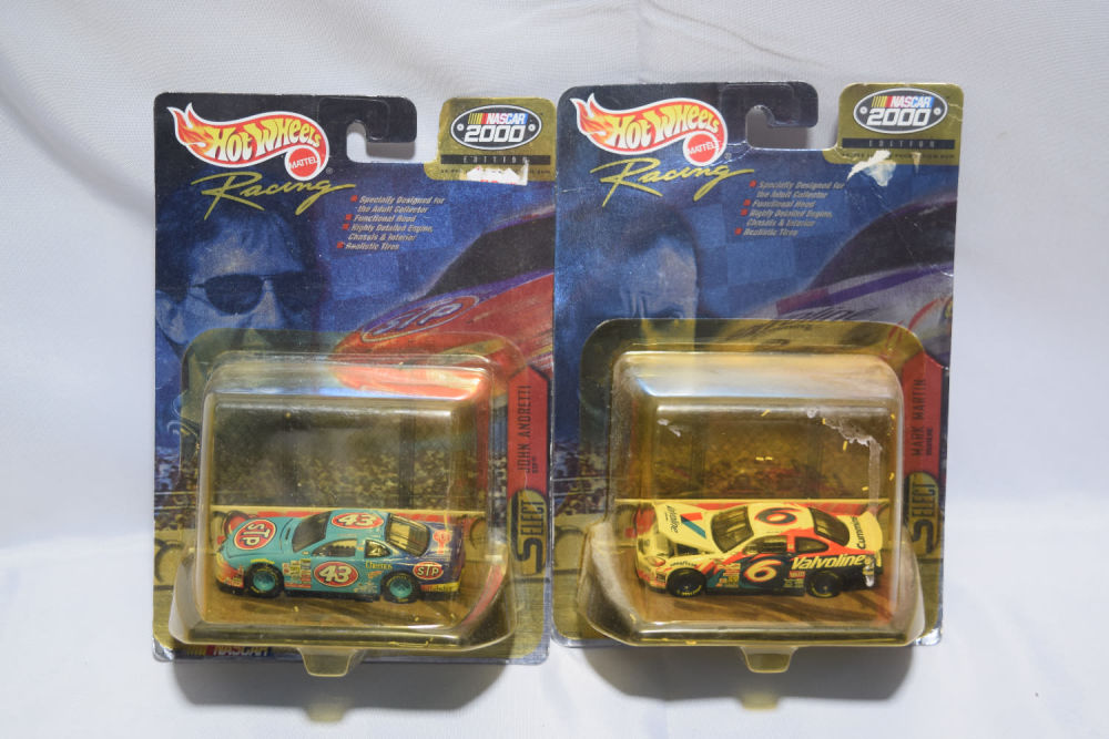 Lot 386: NASCAR 2000 EDITION HOTWHEELS RACING SET OF 2
