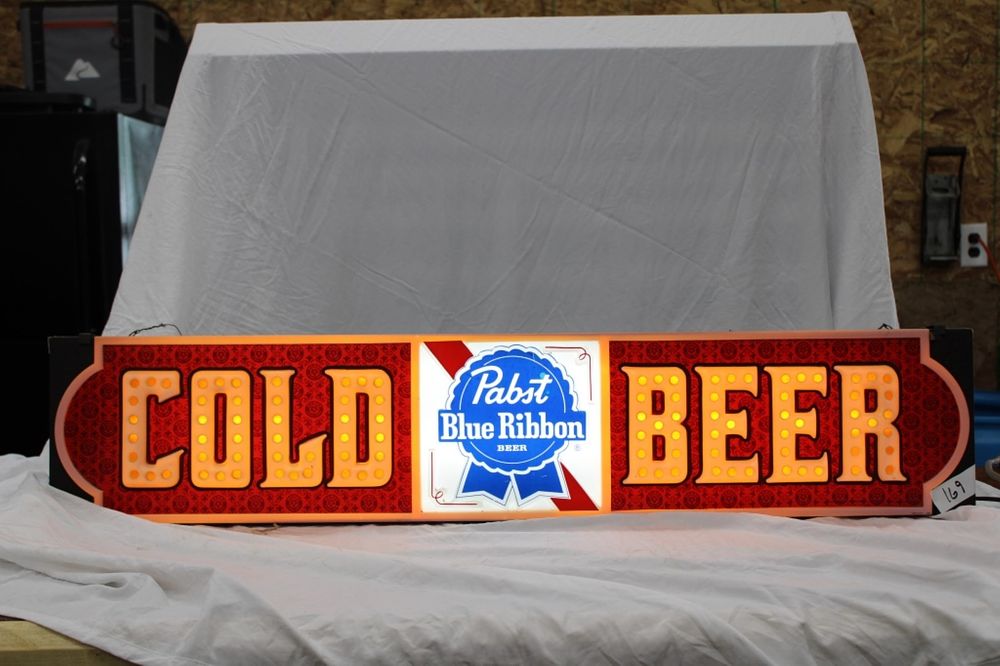 Lot 169: PABST BLUE RIBBON BEER LIGHT UP SIGN 8X40