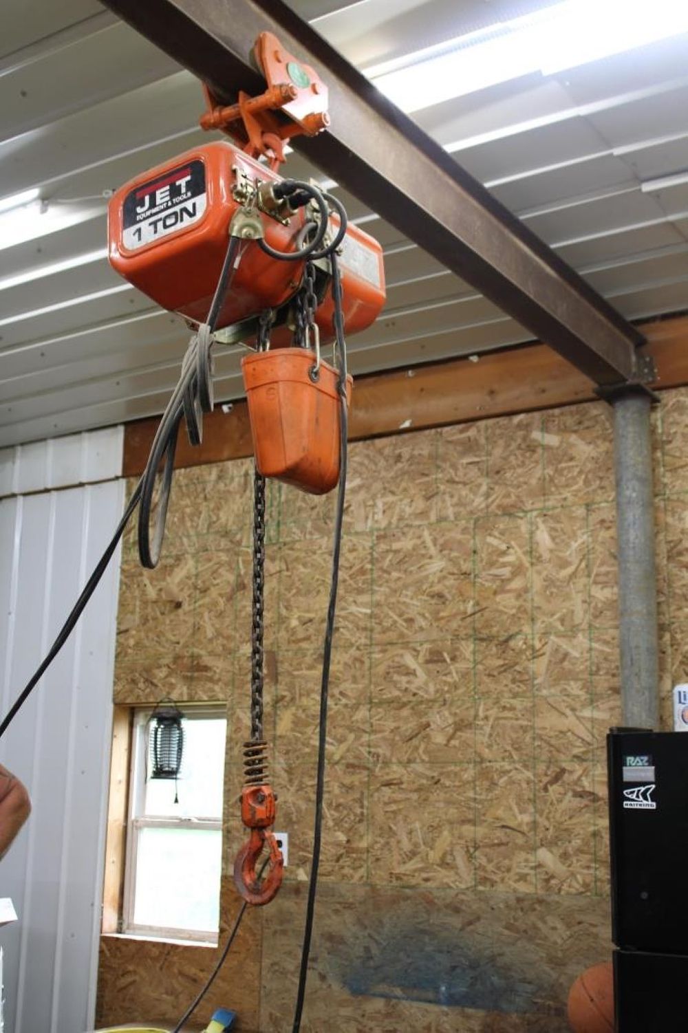 Lot 172: 1 TON CRANE 20FT EYE BEAM 2 POSTS 110 VOLT PLUG IN