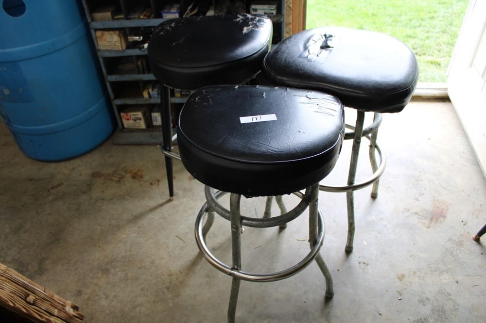 Lot 177: 3 BAR STOOLS
