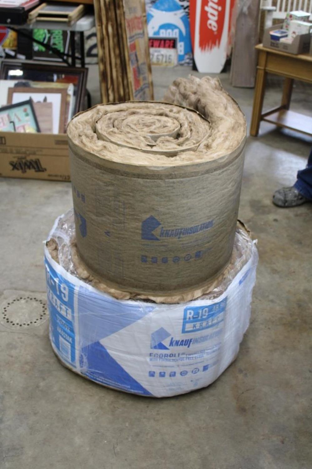 Lot 196: INSULATION ROLL