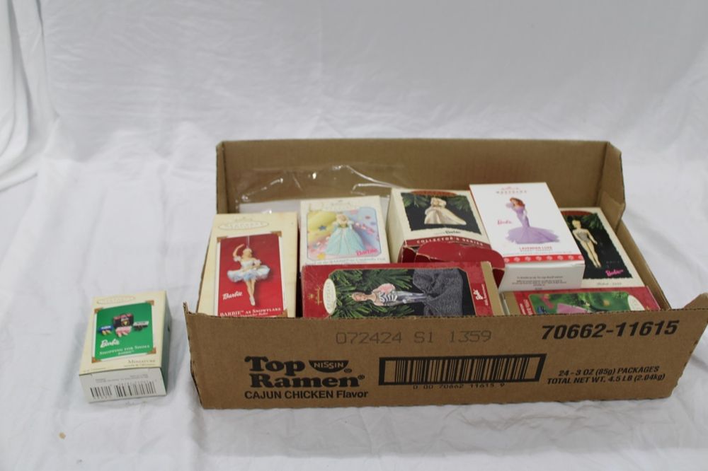 Lot 205: CHRISTMAS ORNAMENTS