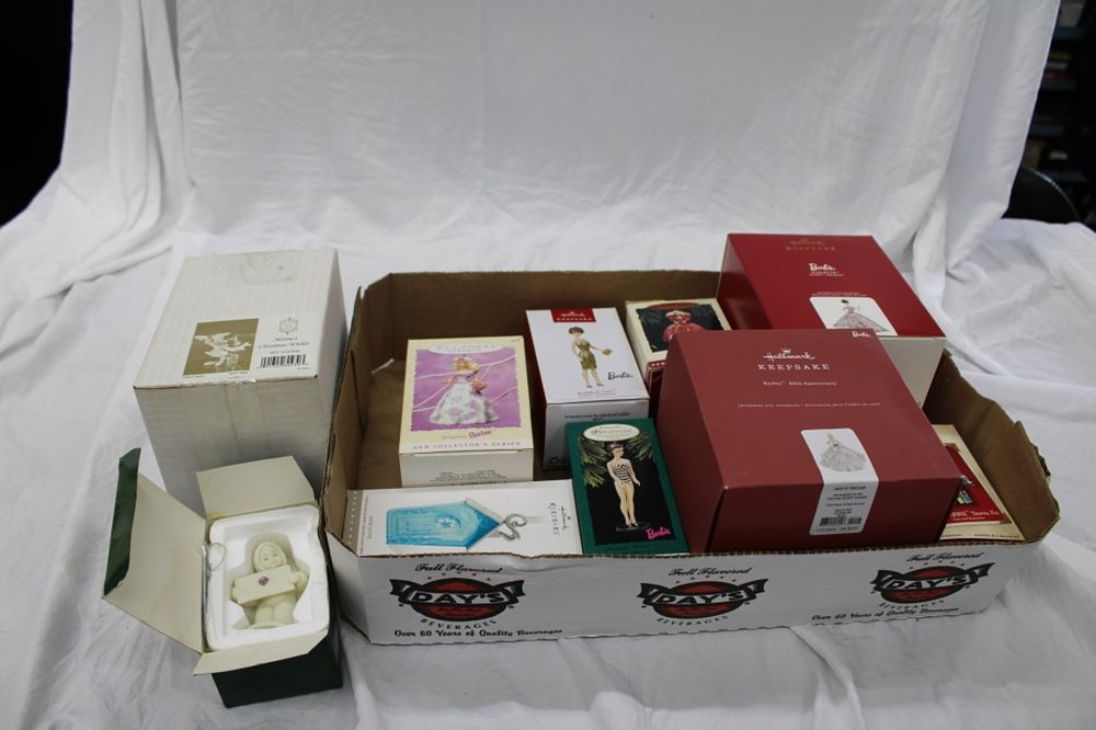 Lot 206: CHRISTMAS ORNAMENTS
