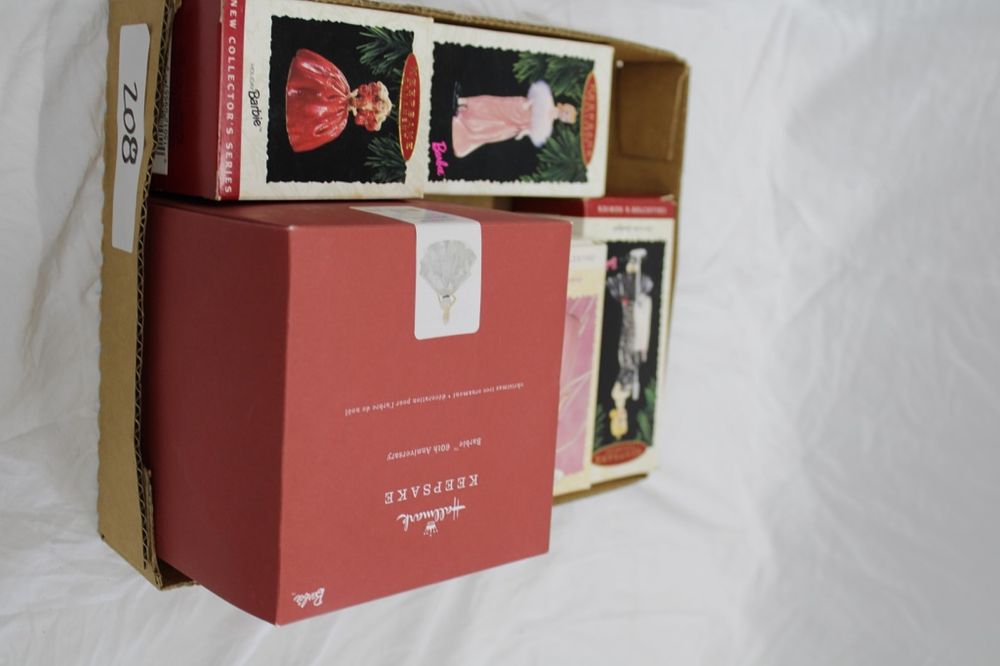 Lot 208: HALLMARK CHRISTMAS ORNAMENTS