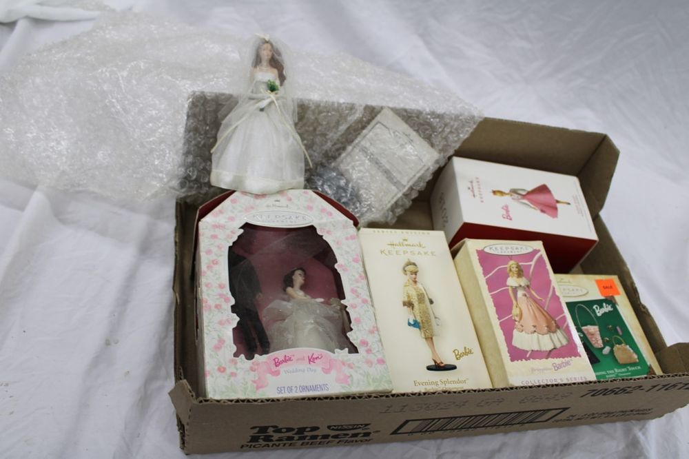 Lot 210: CHRISTMAS ORNAMENTS