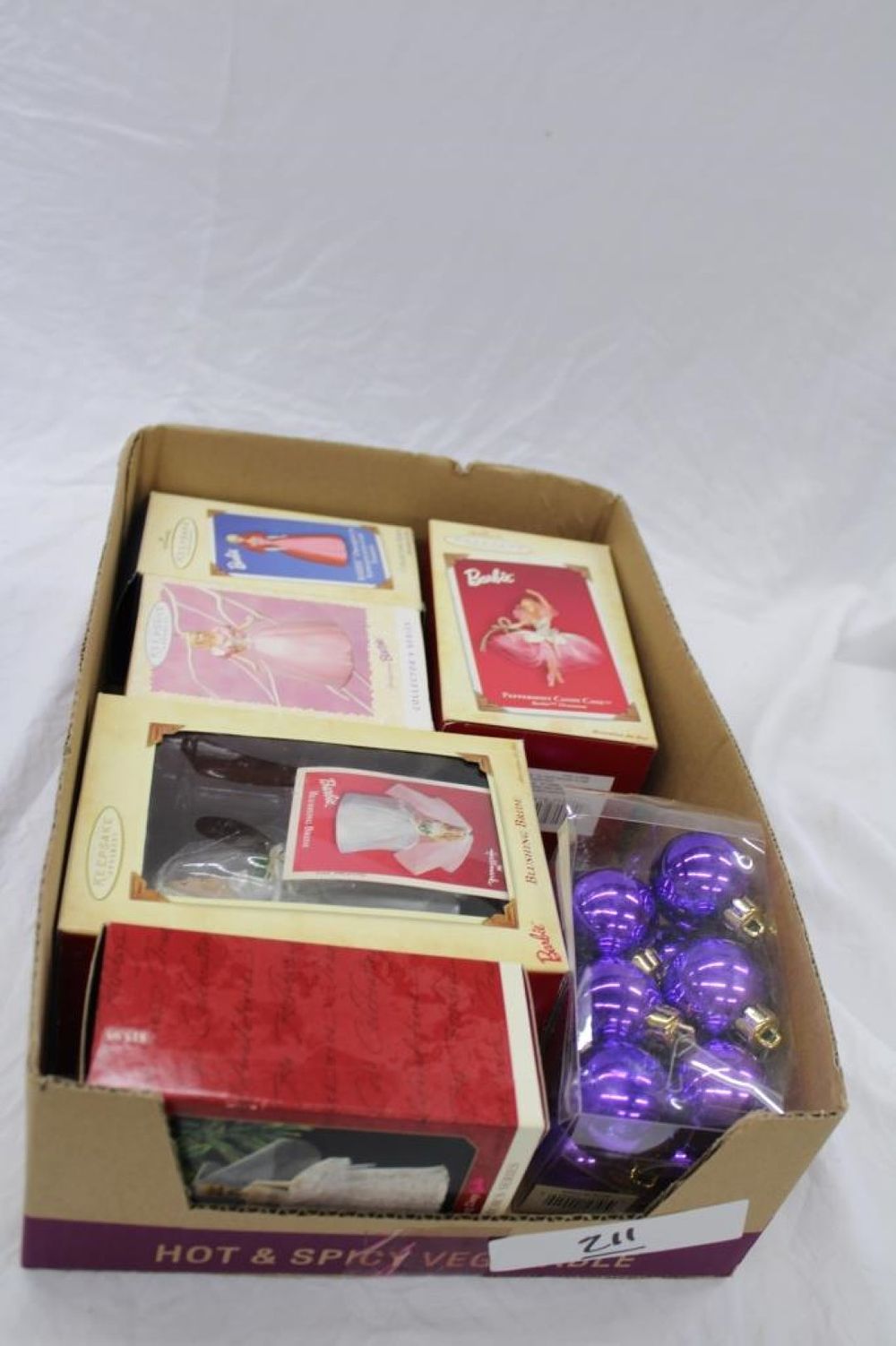 Lot 211: CHRISTMAS ORNAMENTS