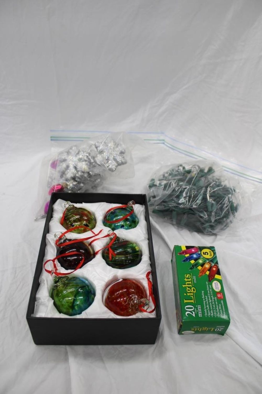 Lot 219: CHRISTMAS ORNAMENTS AND LIGHTS