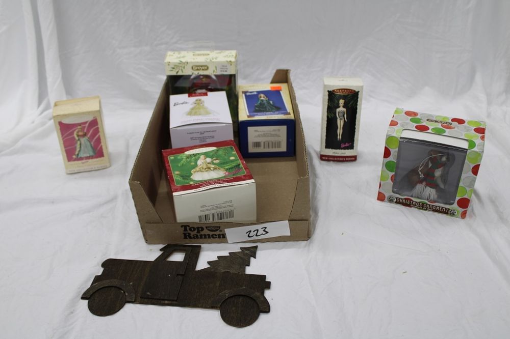 Lot 223: CHRISTMAS ORNAMENTS AND TRUCK DECOR