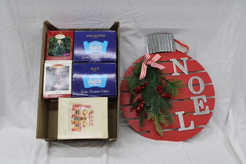 Lot 225: CHRISTMAS ORNAMENTS AND NOEL SIGN