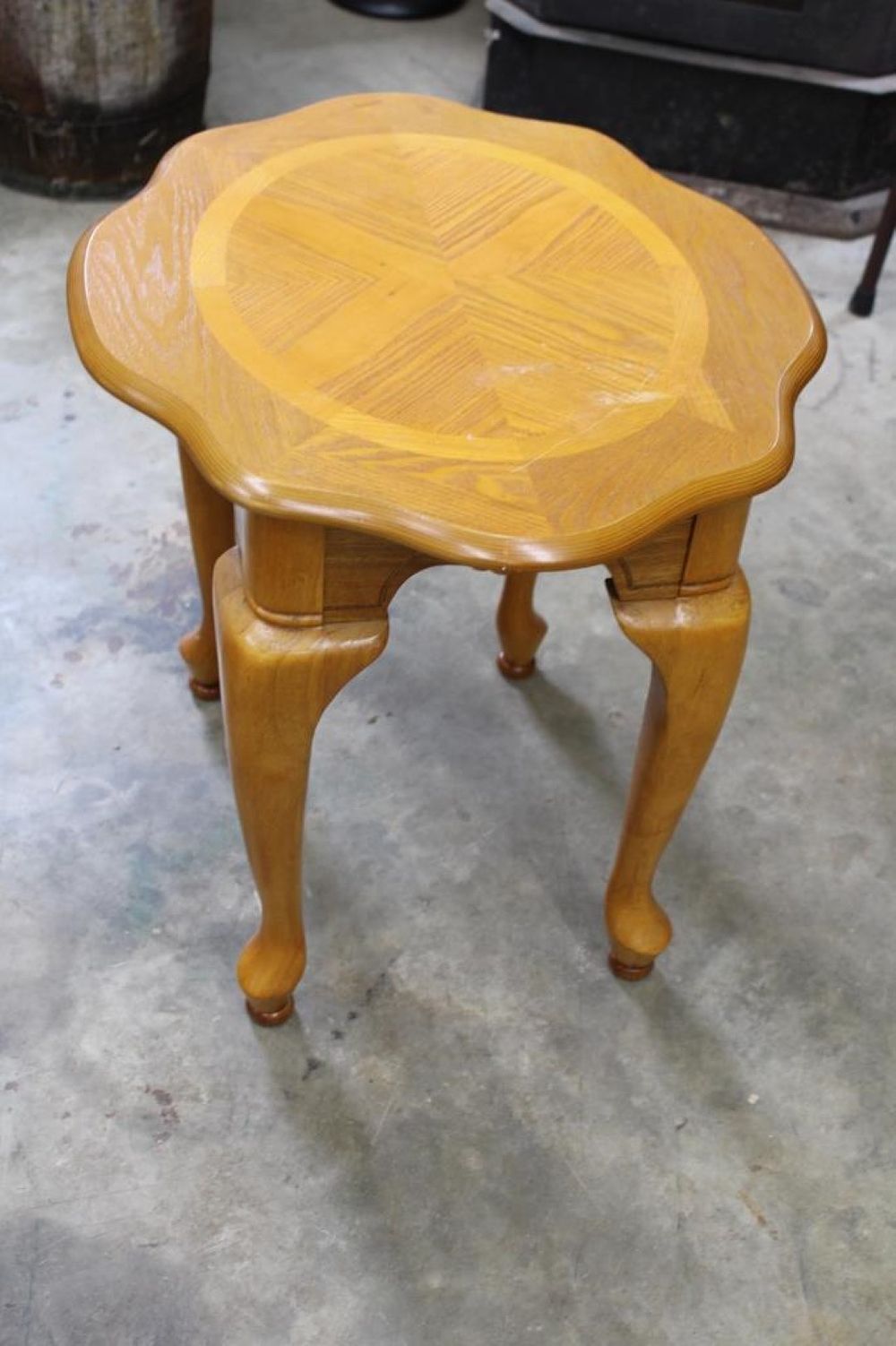 Lot 227: END TABLE