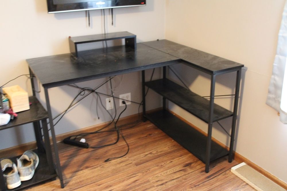 Lot 237: CORNER DESK 4WX3FT LONG