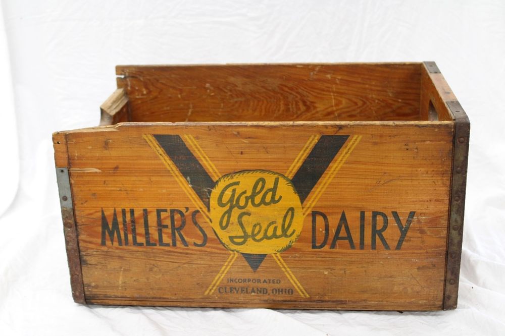 Lot 272: MILLERS DAIRY CRATE