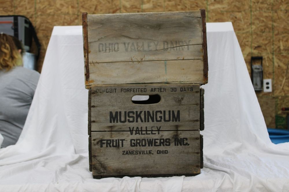 Lot 283: MUSKINGUM VALLEY FRUIT GROWERS CRATE
