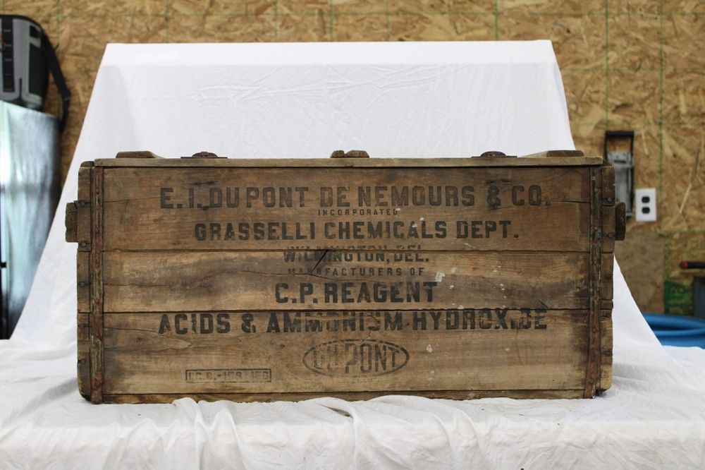 Lot 284: CHEMICALS CRATE