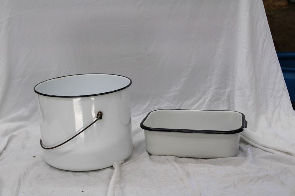 Lot 309: ENAMEL BUCKET AND PAN